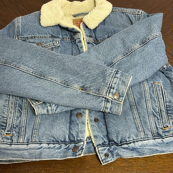 Levi Strauss Ladies Jean Jacket - Picture 3 of 4